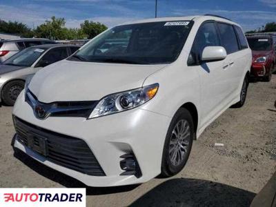 Toyota Sienna 3.0 benzyna 2018r. (SACRAMENTO)