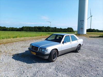 Mercedes 190e W201 2.3 Benzyna 136 koni Stan BDB Auto odrestaurowane