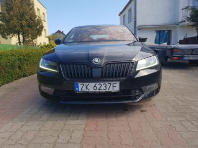 Salonowy samochód Skoda Superb 2019 r