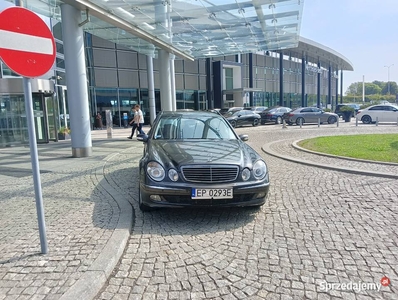 Na sprzedaż: Komfortowy Mercedes E270 Kombi Avantgarde - 2004 rok