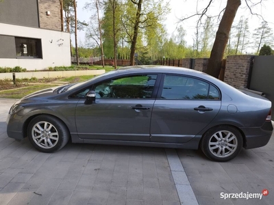 Sprzedam Hondę CIVIC sedan 1.8 benzyna