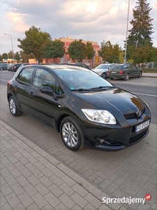 TOYOTA AURIS 1,4 - benzyna- niski przebieg- prywatnie