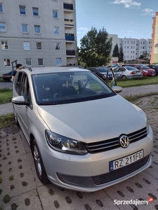 Volkswagen Touran z 2011 roku z gazem