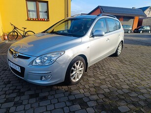 Hyundai i30 I 1,6 CRDI 2009 rok kombi hak klima opłacony