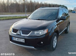 Mitsubishi Outlander 4x4 2.0 Diesel PODNIESIONY