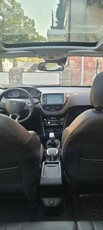 Sprzedam Auto Peugeot 2008 navi panorama kamera