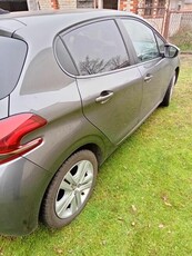 Sprzedam Peugeot 208 82KM 2017r.(rejestracja 29.12.2017r.)