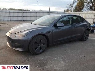 Tesla Model 3 benzyna 2023r. (DUNN)