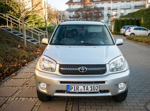 Toyota RAV4 1.8 VVT-i Terra 2WD