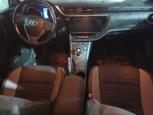 Toyota Auris 2015 Hybrid 104684km Kombi