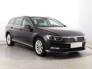 Volkswagen Passat B8 , Skóra, Navi, Klimatronic, Tempomat, Parktronic,