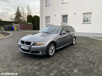 BMW Seria 3 318d DPF Touring Edition Exclusive