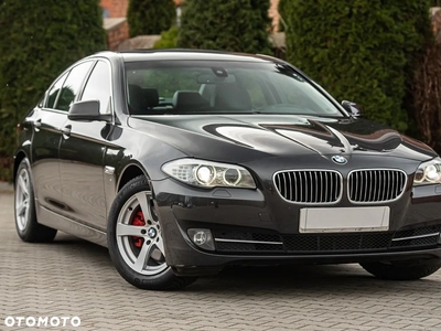 BMW Seria 5 520d xDrive Luxury Line