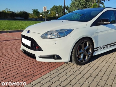 Ford Focus 2.0 EcoBoost ST mit Leder-Sport-Paket