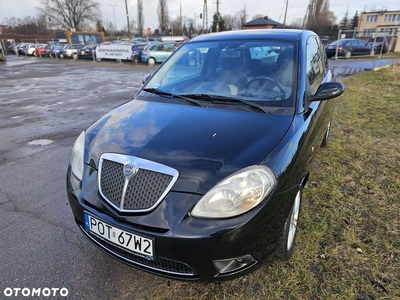 Lancia Ypsilon 1.4 8V Argento (4 os.)