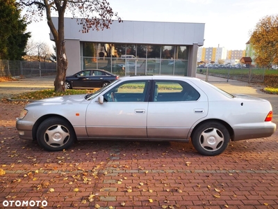 Lexus LS 400