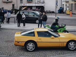 CHEVROLET CORVETTE 1988 żółta