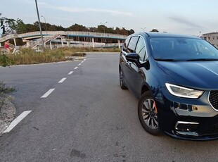 Chrysler Pacifica hybrid 2022