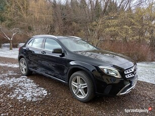 Mercedes - Benz GLA 200 7G-DCT...