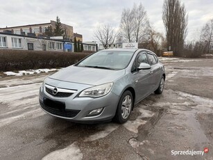 Opel Astra J 1.6 Benzyna