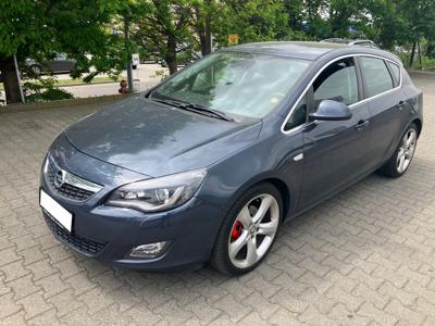 Używane Opel Astra - 31 900 PLN, 178 095 km, 2010