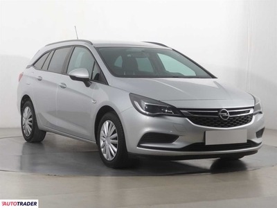 Opel Astra 1.6 93 KM 2016r. (Piaseczno)