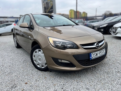 Opel Astra J Sedan 1.4 Turbo ECOTEC 140KM 2013