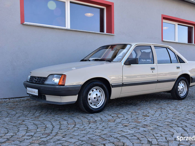 Opel Rekord z 1982 jak nowy zabytek
