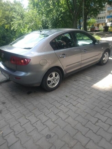 Mazda 3 sedan srebrna