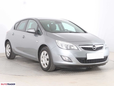 Opel Astra 1.6 113 KM 2011r. (Piaseczno)