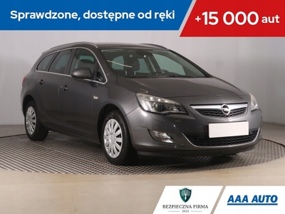 Opel Astra J Sports Tourer 1.4 Turbo ECOTEC 120KM 2011