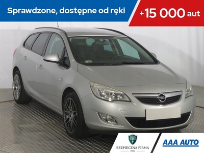 Opel Astra J Sports Tourer 1.4 Turbo ECOTEC 140KM 2011