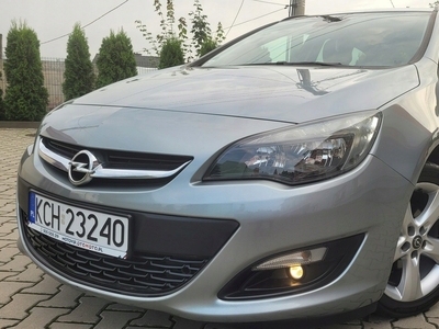 Opel Astra J Sports Tourer Facelifting 1.4 Turbo ECOTEC 140KM 2014