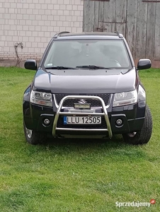 Stan bardzo dobry. Bez grama rdzy.Napęd 4x4.