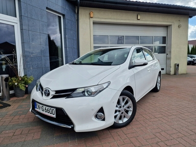 Toyota Auris I Hatchback 5d Facelifting 1.6 Valvematic 132KM 2012