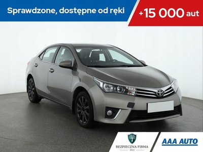 Toyota Corolla XI Sedan 1.6 Valvematic 132KM 2015