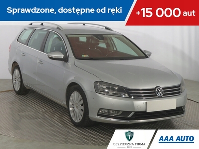 Volkswagen Passat B7 Variant 2.0 TDI CR DPF BlueMotion 140KM 2012