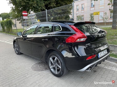 Volvo v40 2015r R-design 2.0d 120km stan jak nowy