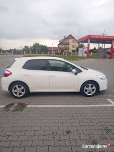 Auris lift 1,6 Benzyna