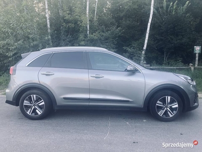 KIA Niro hybrid 2020, bardzo zadbana choć z dużym przebiegiem.