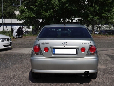 Lexus IS I Sedan 2.0 155KM 2001