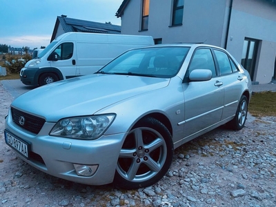 Lexus IS200 155 KM