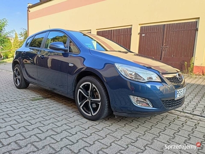 Opel Astra J 1.4 Turbo 140 KM 2011r.