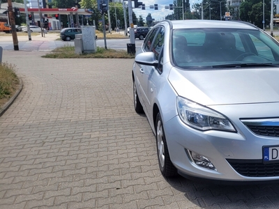 Opel Astra J Sports Tourer 1.3 CDTI ecoFLEX 95KM 2011