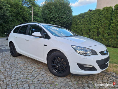 Opel Astra Sport Tourer Edition -pakiet zima- biksenon J (2009-2019)