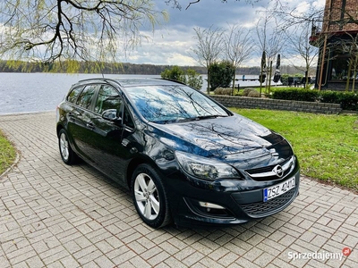 Opel Astra Sport Tourer lift duży serwis hak szyby lakier oryginał koła