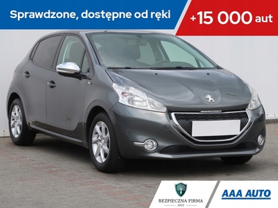 Peugeot 208 I Hatchback 3d 1.2 VTI 82KM 2014