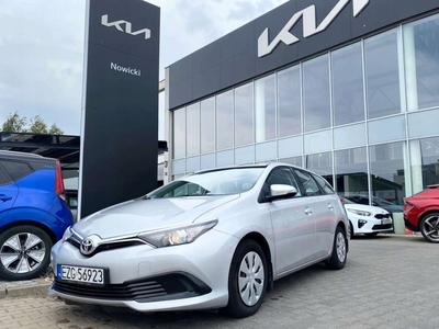 Toyota Auris II Touring Sports Facelifting 1.4 D-4D 90KM 2015