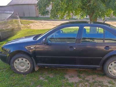 Volkswagen Bora 1,6 benzyna 2004