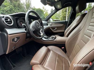 Mercedes-Benz Klasa- E 220 D Bogata wersja wyposażenia